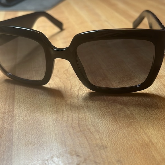 Dior woman’s sunglasses- with quilted arms main image 3